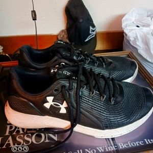 Mens under armour shoes size 9